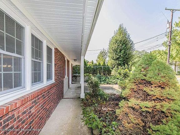 2nd image of 532 Eisenhower Dr