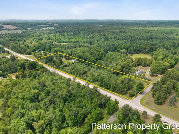 7093 N Oceana Dr, Hart, MI 49420