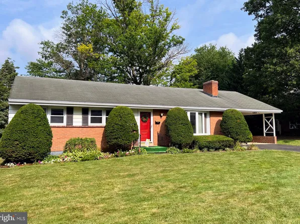 408 Fairway Dr, Lancaster, PA 17603