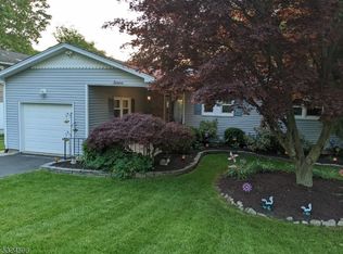 7 Matthew Ct, Landing, NJ 07850