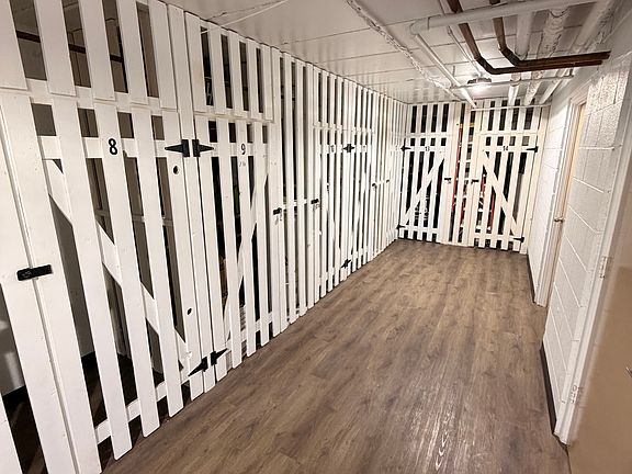 4th image of 4925 Fairview Ave APT 9