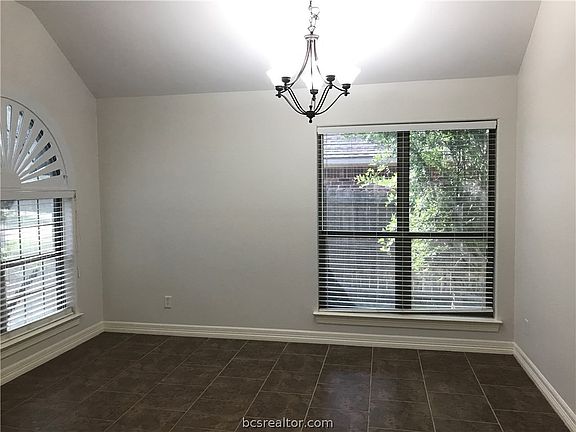 5th image of 3905 Tournay Ln