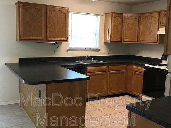 4th image of 113 Park Brook Ct