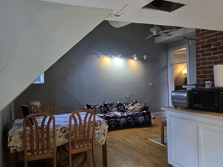 475 Summit Ave — Photo 4