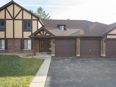 1604 Thames Ct APT B, Wheaton, IL, 60189