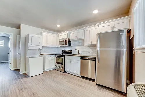2628 E 8th St #5 Photo 1