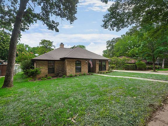 5th image of 2834 N Creekwood Dr