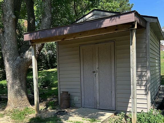5th image of 113 Hillcrest Ave