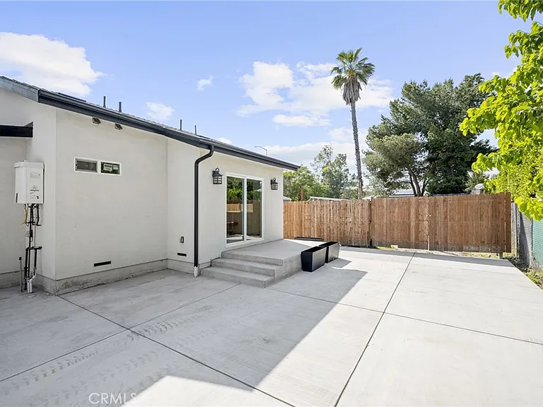 13721 Pierce St — Photo 27