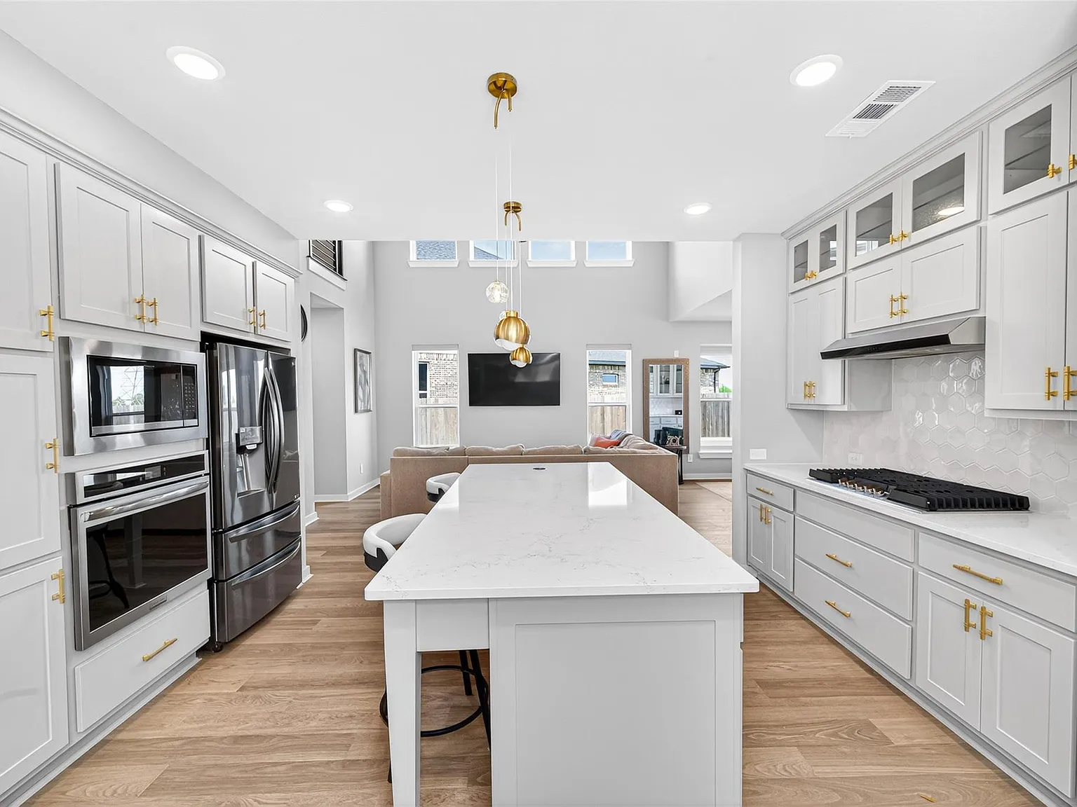 4 bed, 5.0 bath, 2600 sqft, $3,600 — Photo 1