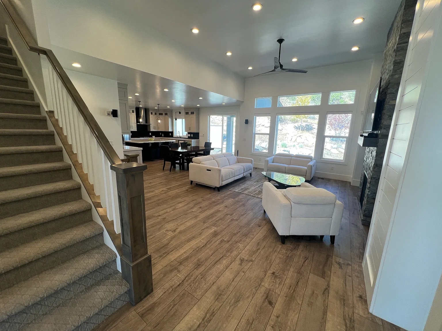 7 bed, 5341 sqft, $4,995 — Photo 2