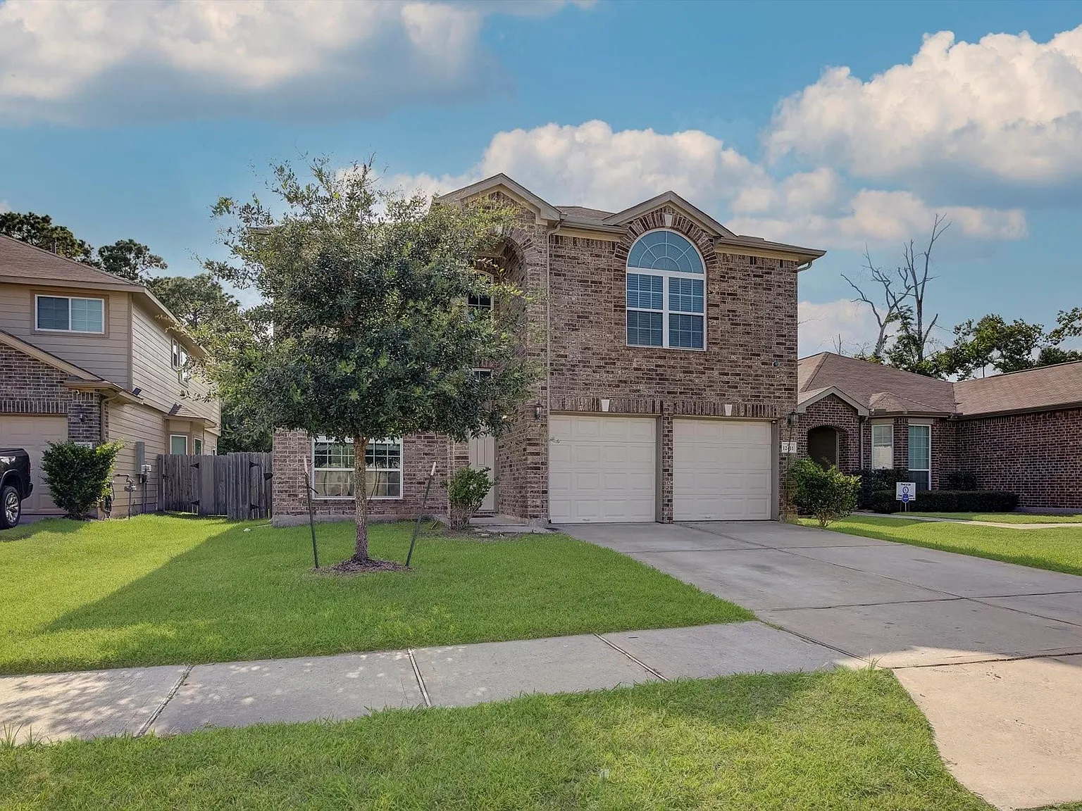 4 bed, 2.5 bath, 2540 sqft, $2,400 — Photo 2