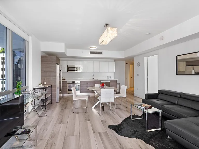 1010 SW 2nd Ave #609 — Photo 10
