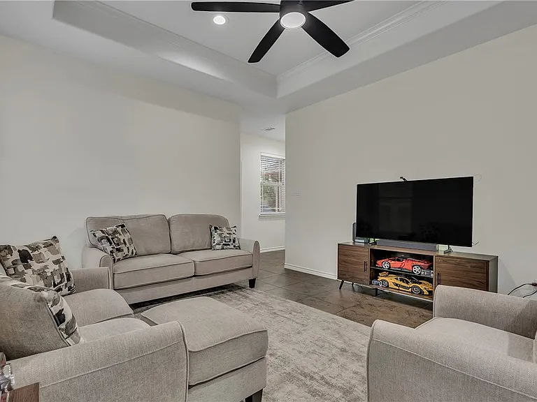 3800 Blackhawk Ln — Photo 5