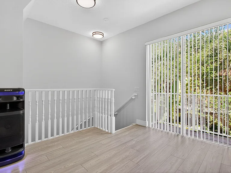2457 NE 14th St #2457 — Photo 11
