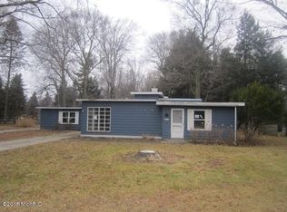 688 Randall Rd, Muskegon, MI 49441