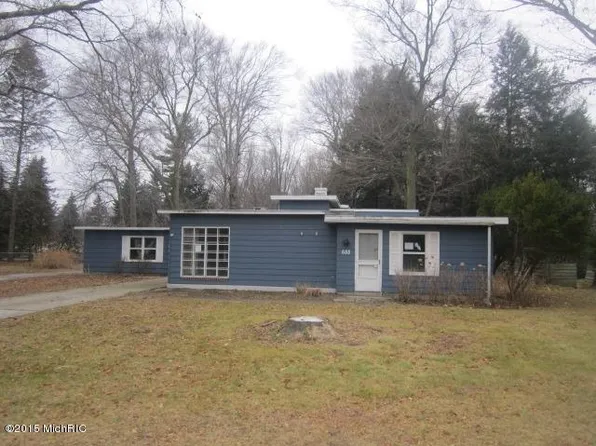688 Randall Rd, Muskegon, MI 49441