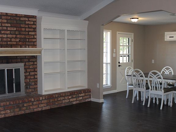 Living Room/ Breakfast Area
