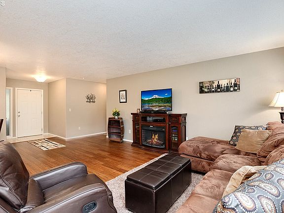 4th image of 506 NE 138th Ave