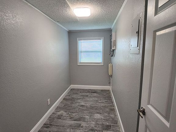 5th image of 1400 Strawberry Pl APT 39