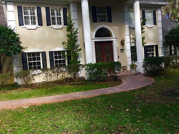 2nd image of 10 Audubon Ln