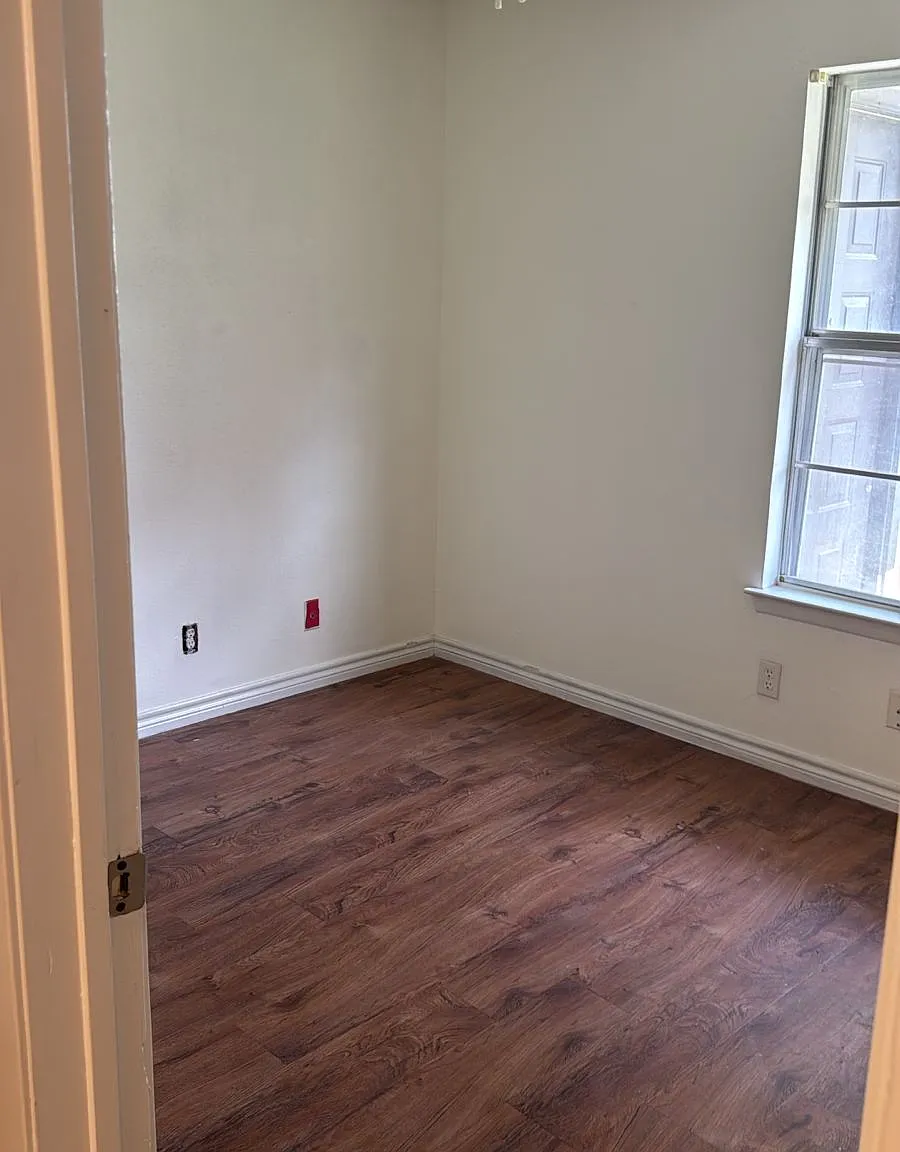 1334 Bitterlake — Photo 1