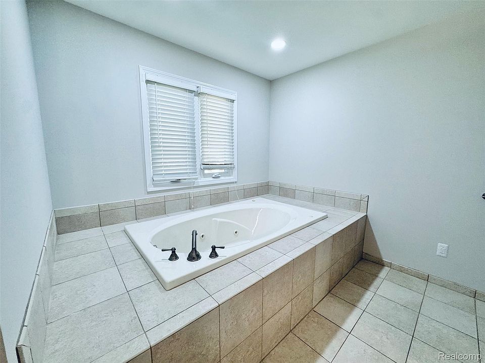 8149 Carpathian Dr, photo 21