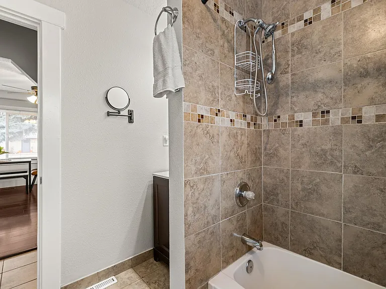 436 E Pine Ave — Photo 25