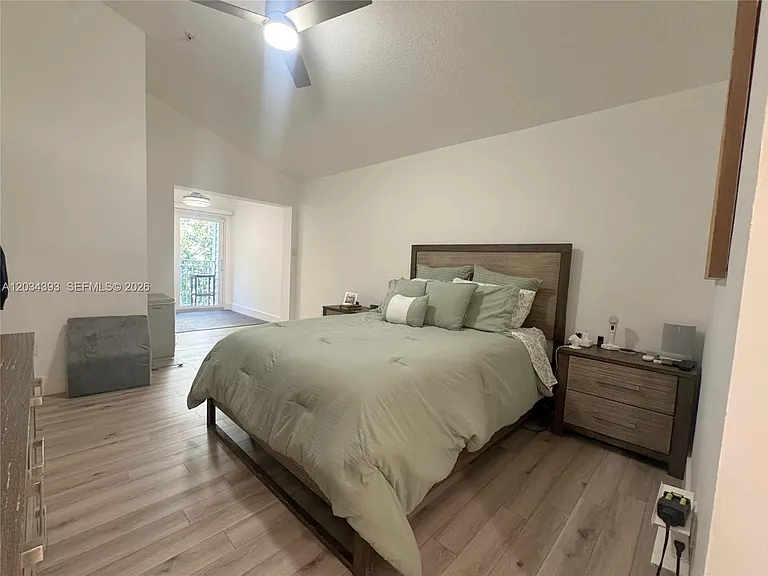 454 SW 5th Ave #7 — Photo 8