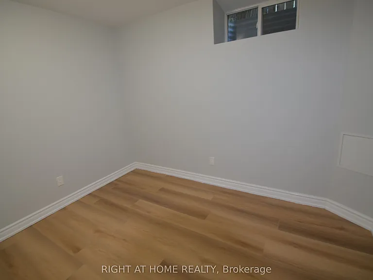 526 Poplar Ave — Photo 9