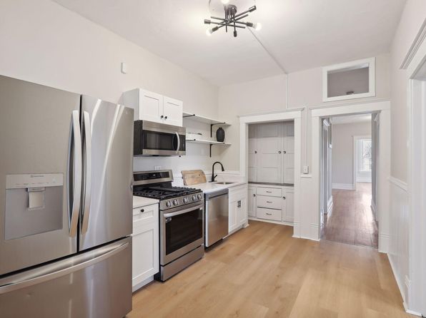 601 Main St NE #2