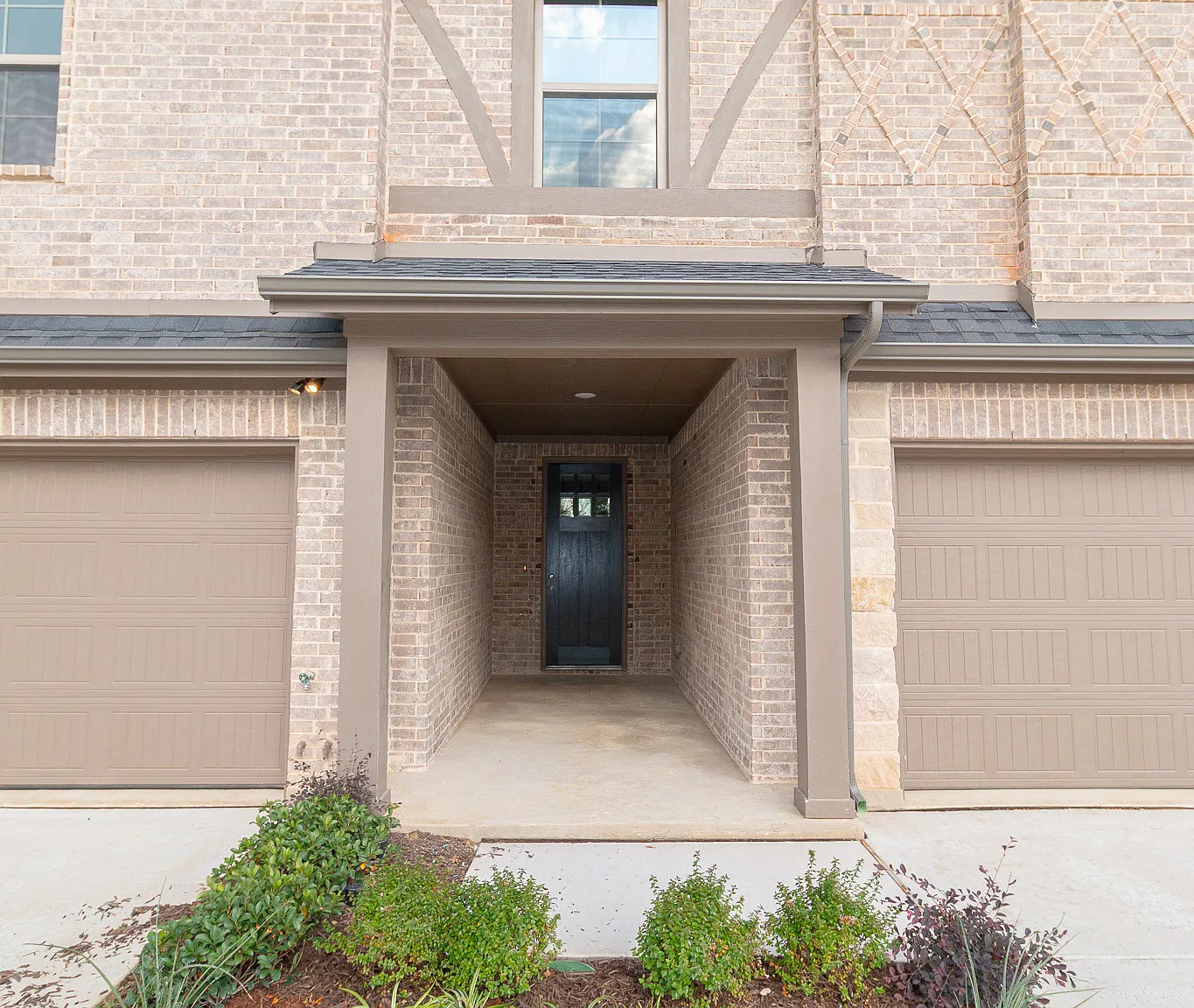 3 bed, 2.5 bath, 1667 sqft, $2,700 — Photo 1