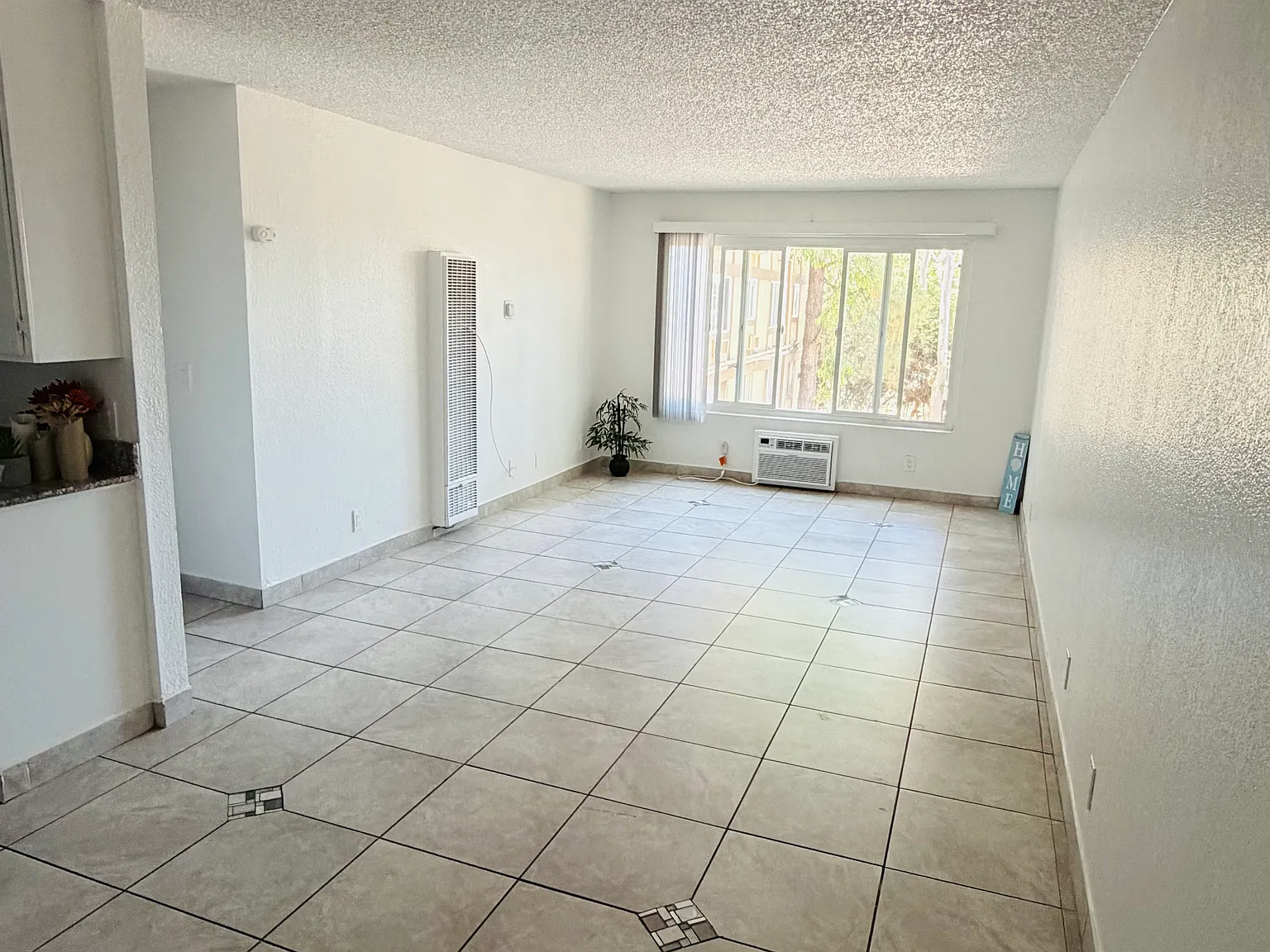 1 bed, 835 sqft, $1,695 — Photo 1