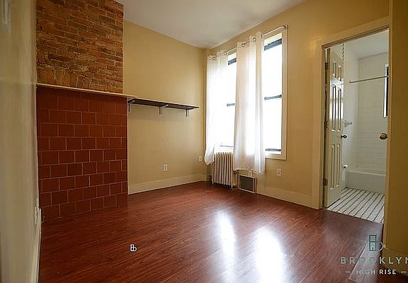 2nd image of 200 Irving Ave APT 2
