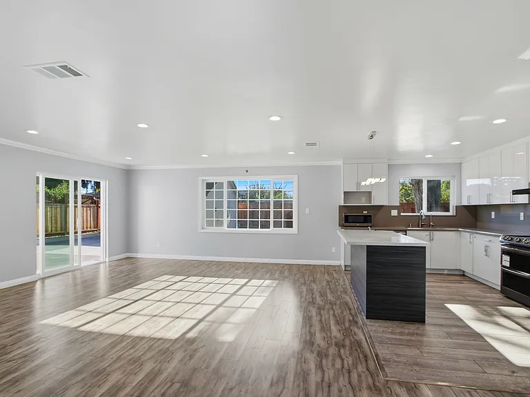 12610 Paseo Flores — Photo 12