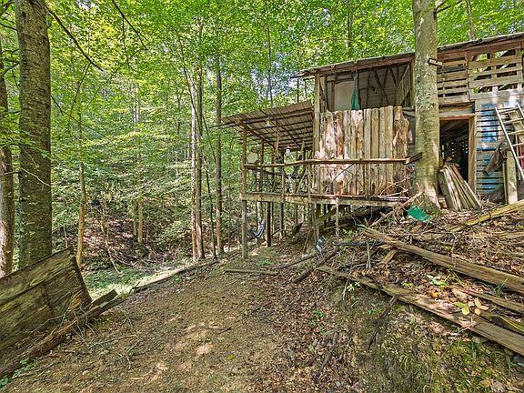 2nd image of 225 Richardson Ln