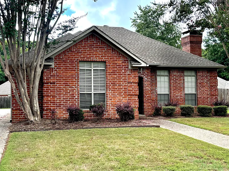 1965 Payne Ln — Photo 1
