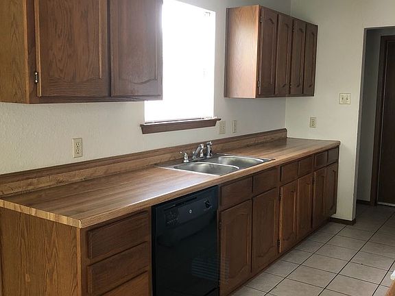 5th image of 1403 Rose Ave