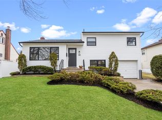 4005 Demont Rd, Seaford, NY 11783