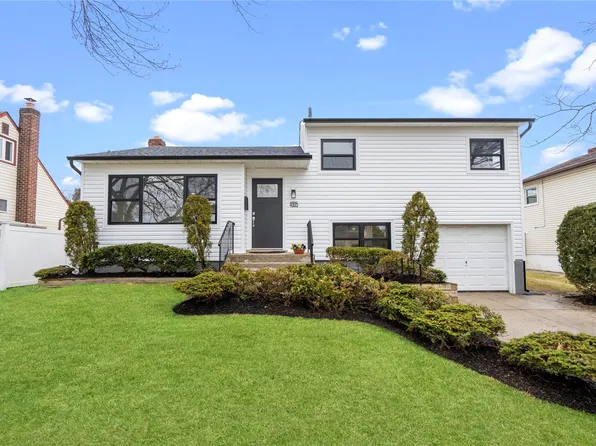 4005 Demont Road, Seaford, NY 11783