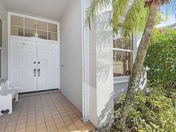 3rd image of 286 Sussex Cir