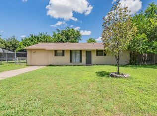 204 NW Wintercrest Rd, Burleson, TX 76028