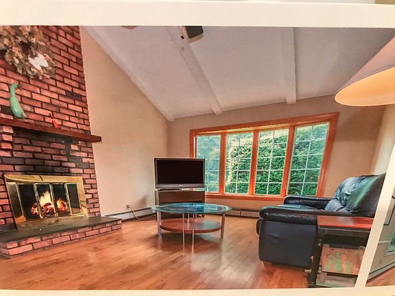 den, fp, alcove, bookcases