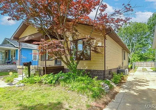 2949 Iowa St — Photo 3