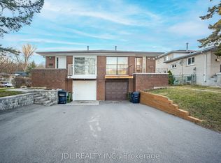 4 Lowbank Ct, Toronto, ON M2M3A4