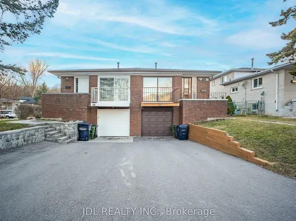 4 Lowbank Ct, Toronto, ON M2M 3A4