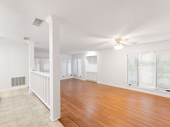 2nd image of 20 Queens Folly Rd Unit 1652