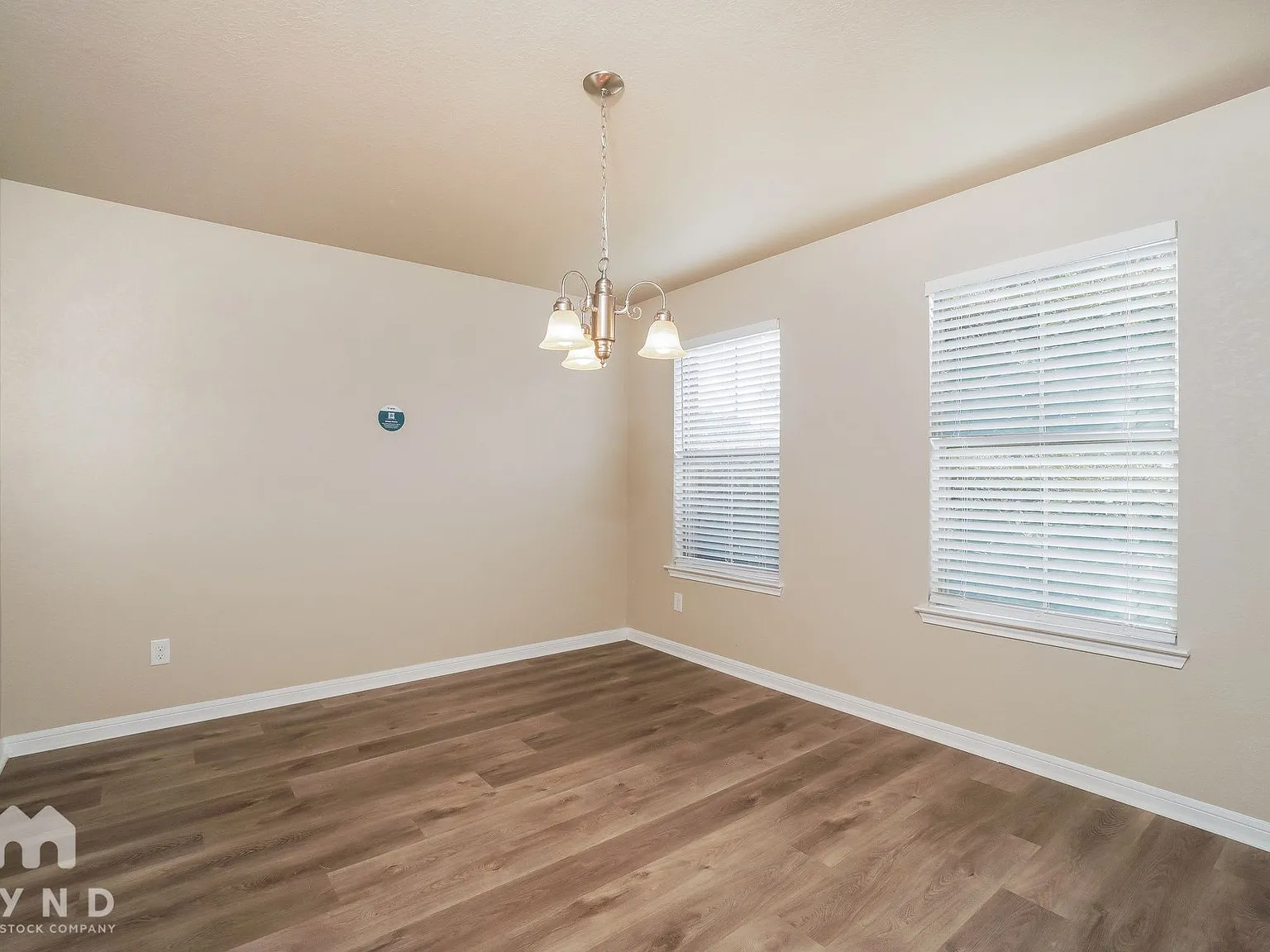 4 bed, 2.5 bath, 2522 sqft, $1,895 — Photo 4