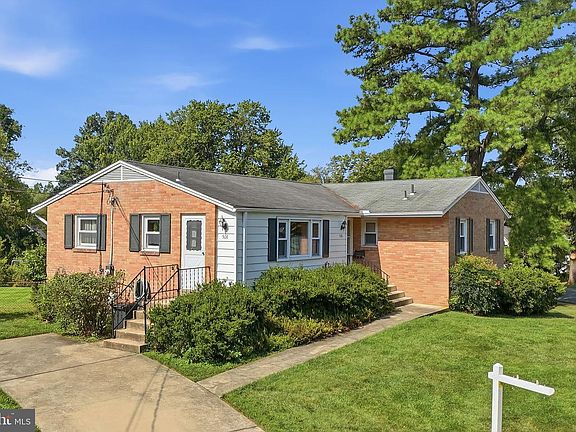 3rd image of 508 Roberts Dr NW