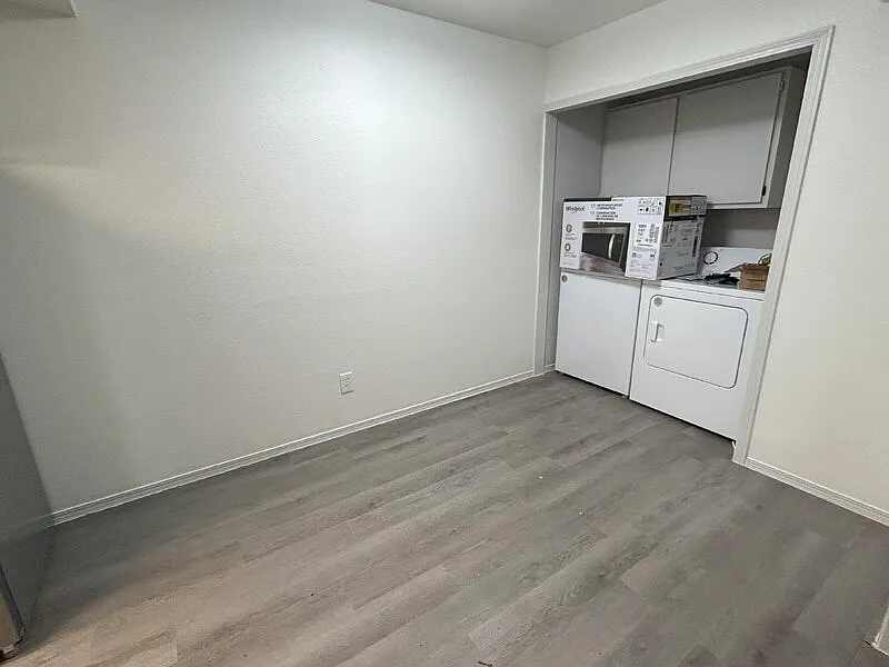 2 bed, 1.0 bath, 923 sqft, $950 — Photo 4